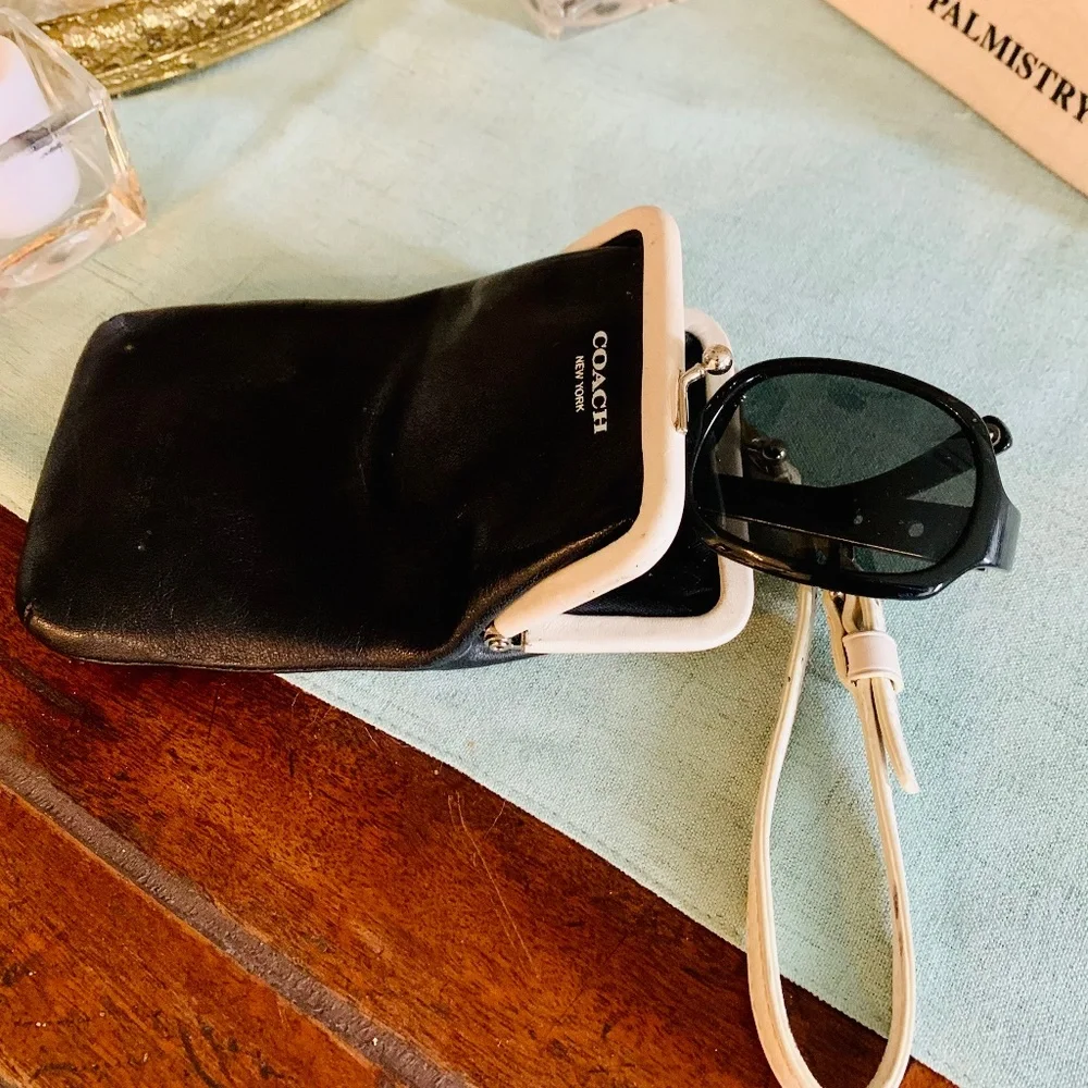 💯 Coach Wristlet - Picture 2 of 7